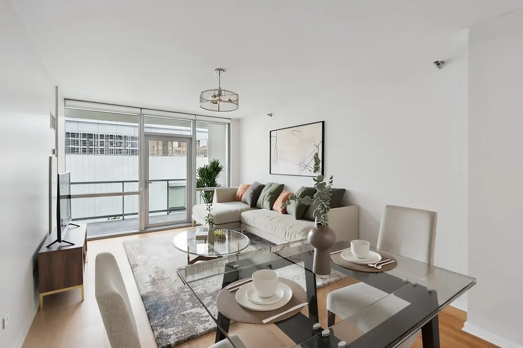 123 South Green Street Chicago IL 60607