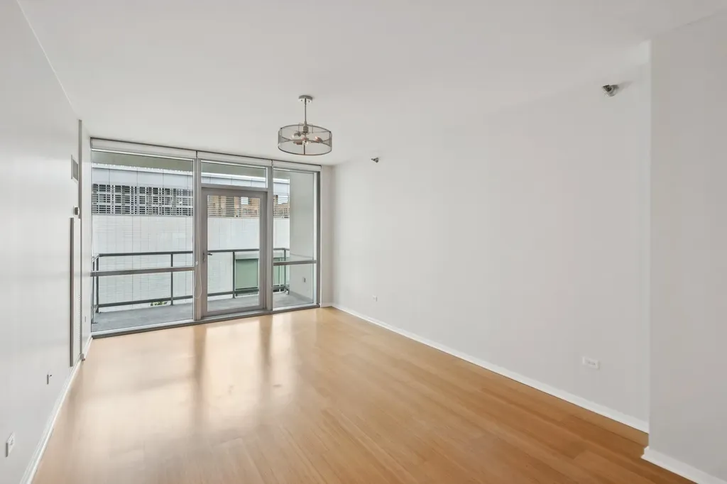 123 South Green Street Chicago IL 60607