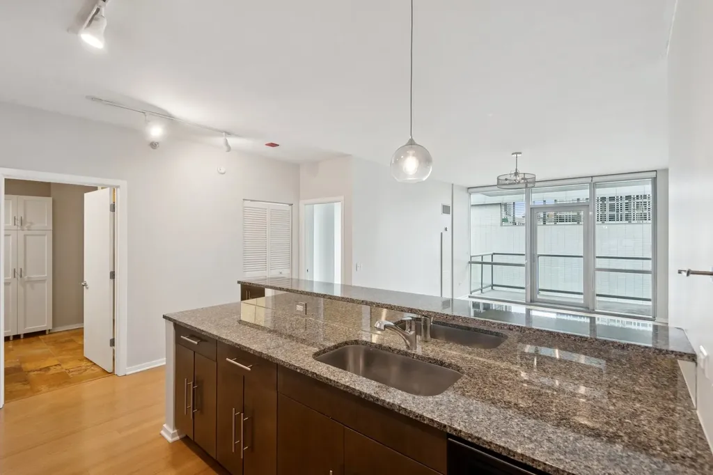 123 South Green Street Chicago IL 60607