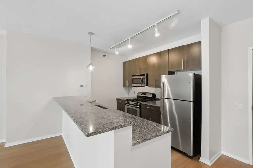 123 South Green Street Chicago IL 60607