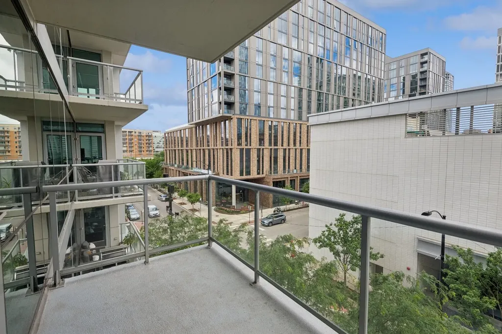 123 South Green Street Chicago IL 60607