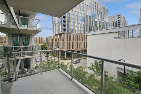 123 South Green Street Chicago IL 60607
