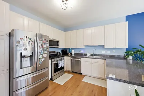 384 W Pointe Drive Vernon Hills IL 60061