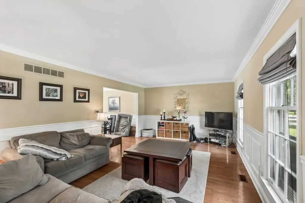 3933 Cumnor Road Downers Grove IL 60515