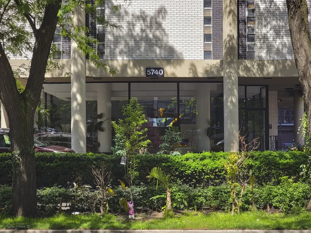 5740 North Sheridan Road Chicago IL 60660