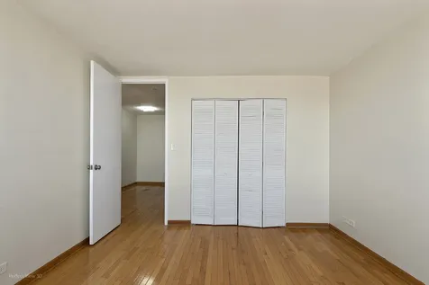 5740 North Sheridan Road Chicago IL 60660
