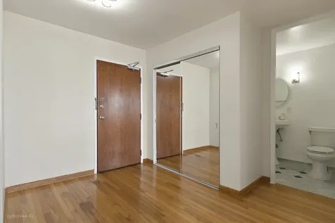5740 North Sheridan Road Chicago IL 60660