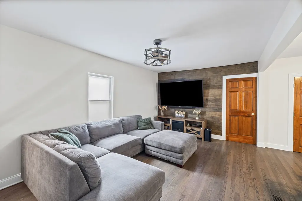 3239 North Osceola Avenue Chicago IL 60634