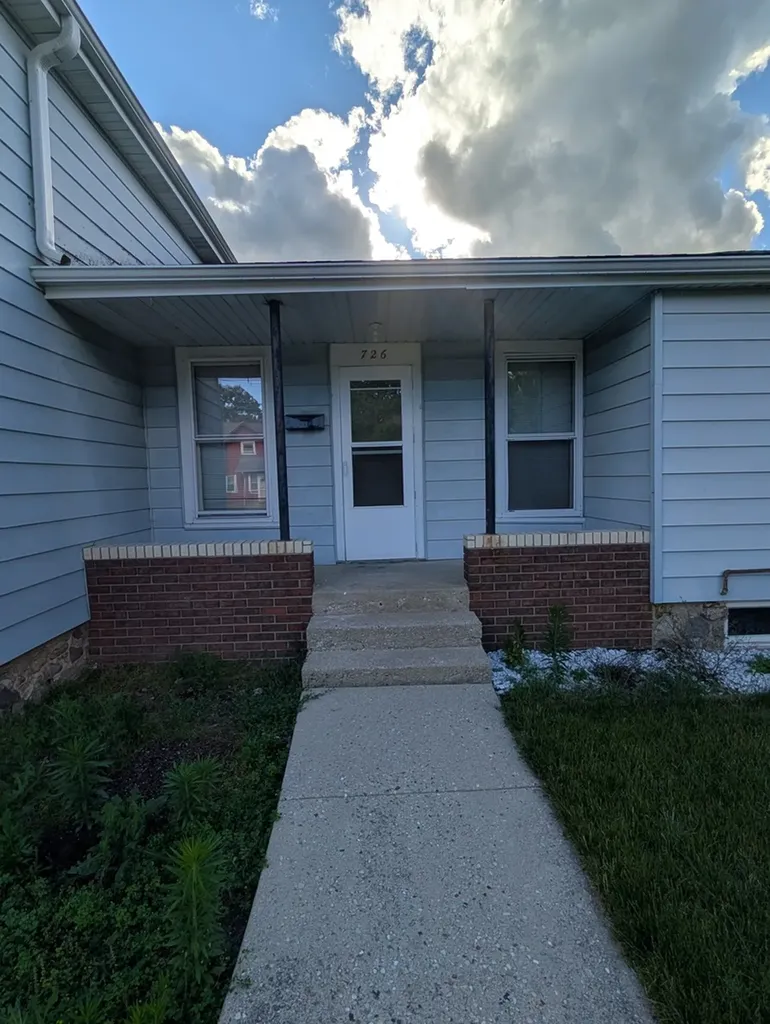 726 South Jefferson Street Woodstock IL 60098