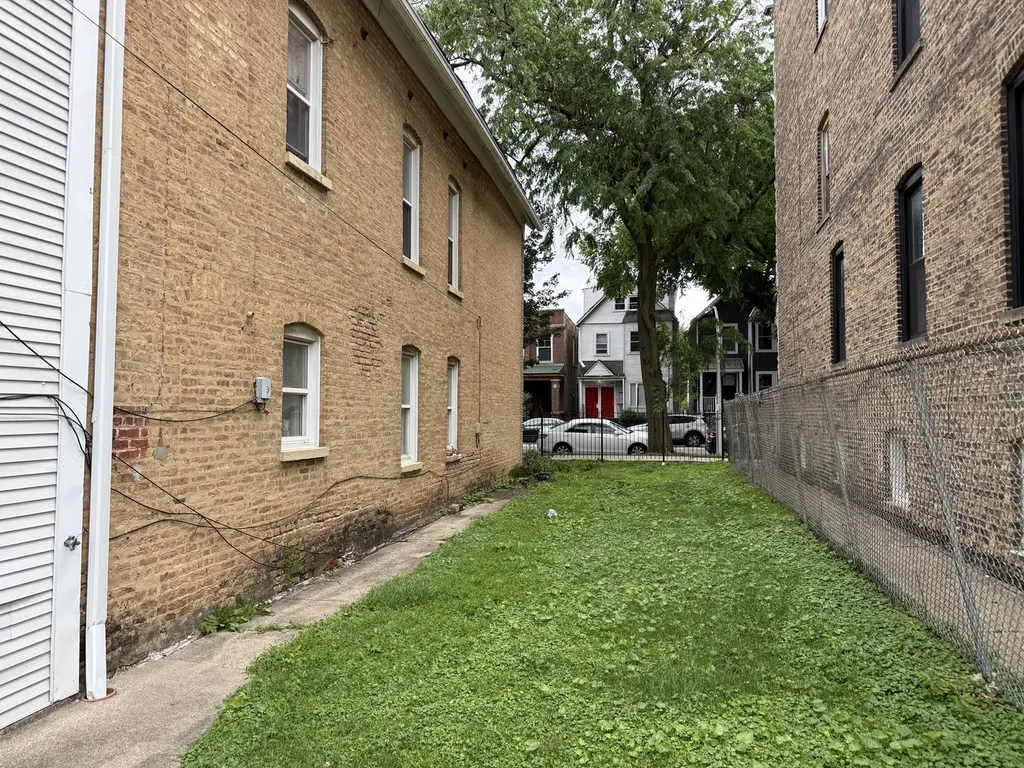 1634 North Rockwell Street Chicago IL 60647