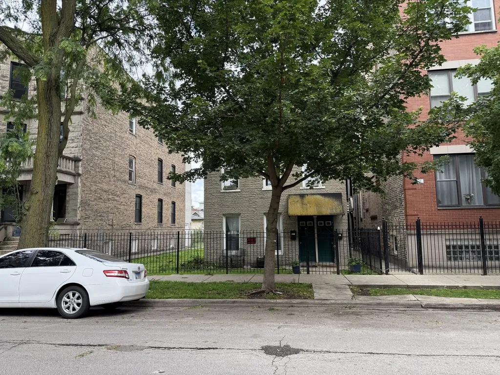 1634 North Rockwell Street Chicago IL 60647
