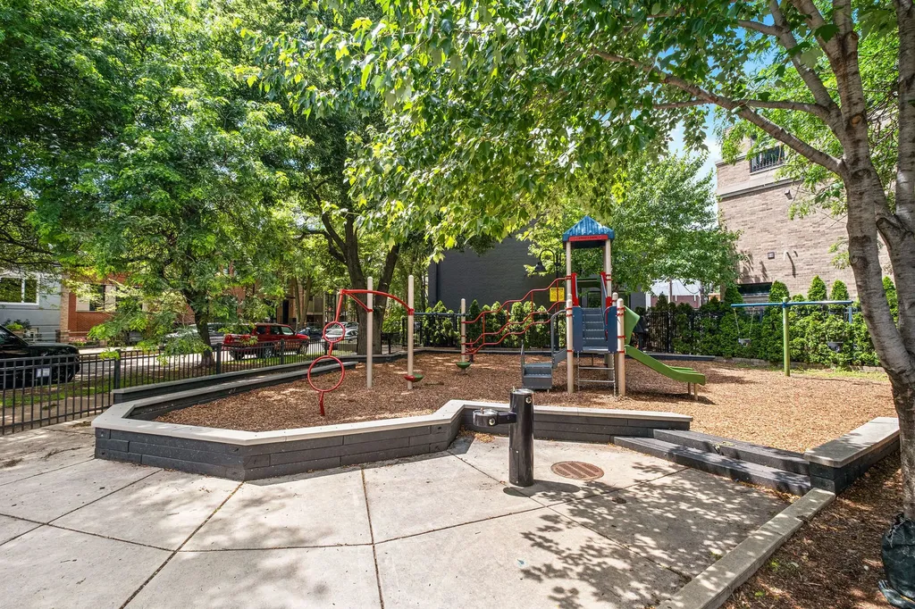 1815 North Sheffield Avenue Chicago IL 60614
