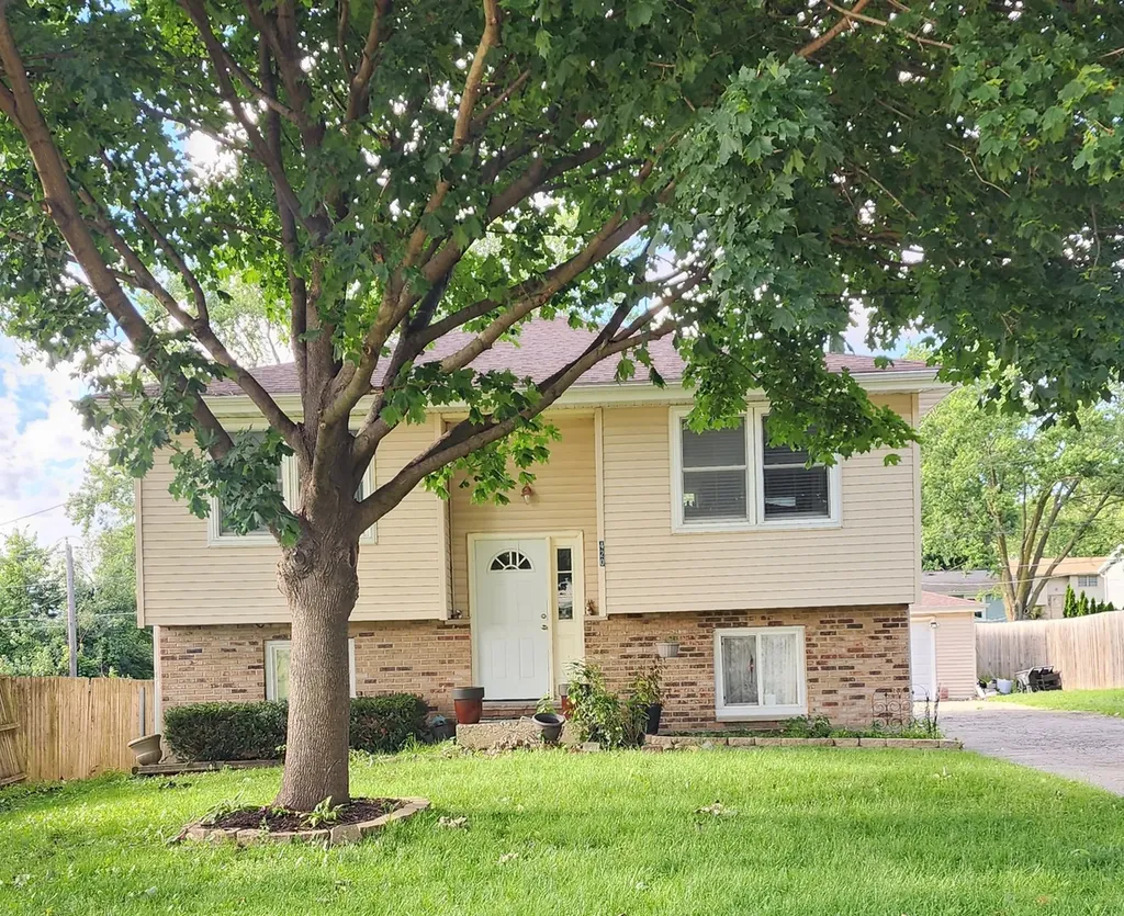 420 Robinhood Drive Aurora IL 60505