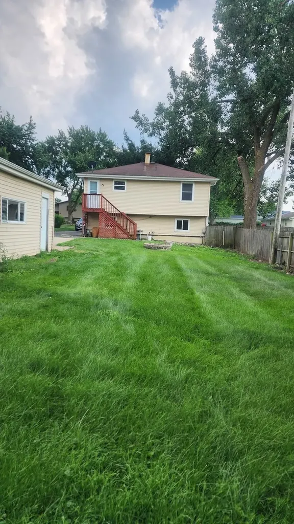420 Robinhood Drive Aurora IL 60505