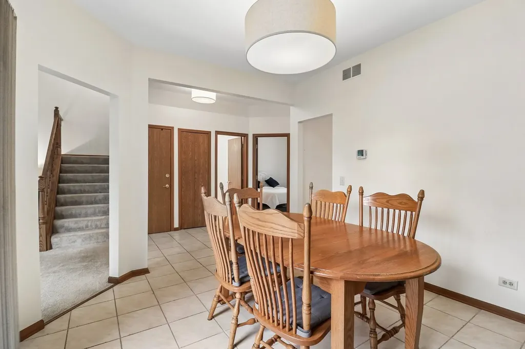 955 Heathrow Lane Naperville IL 60540