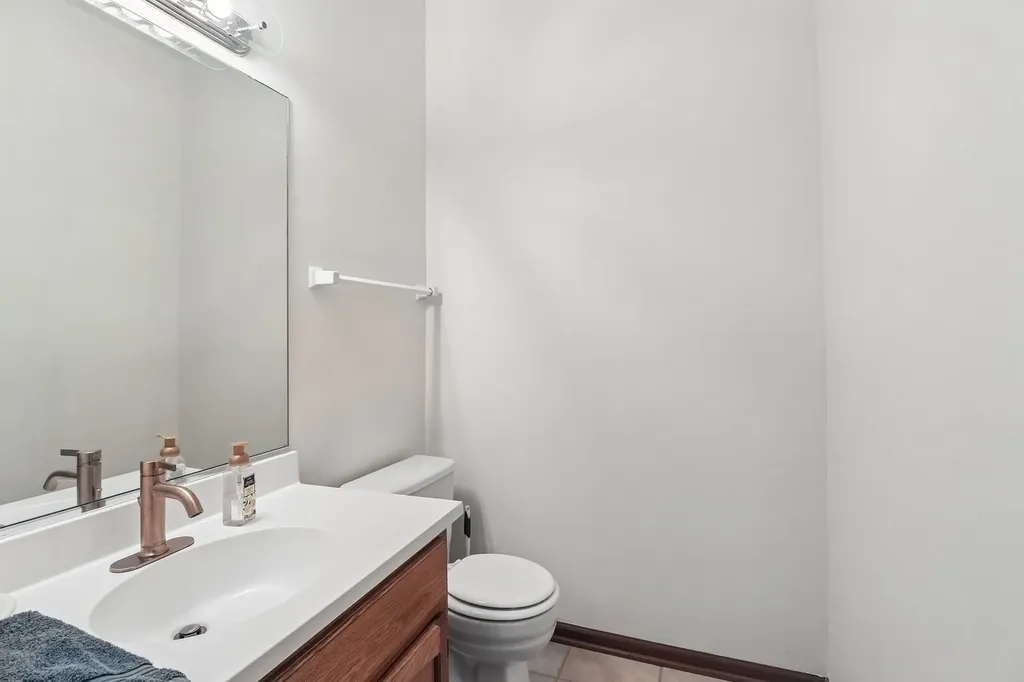 955 Heathrow Lane Naperville IL 60540