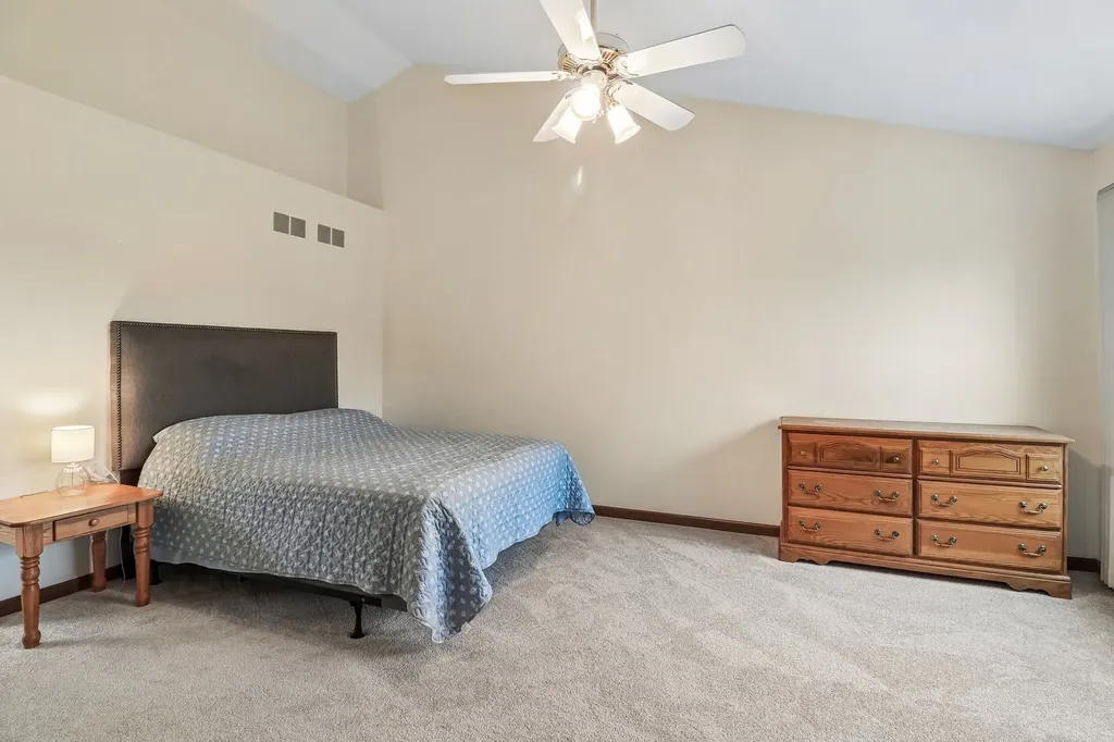 955 Heathrow Lane Naperville IL 60540