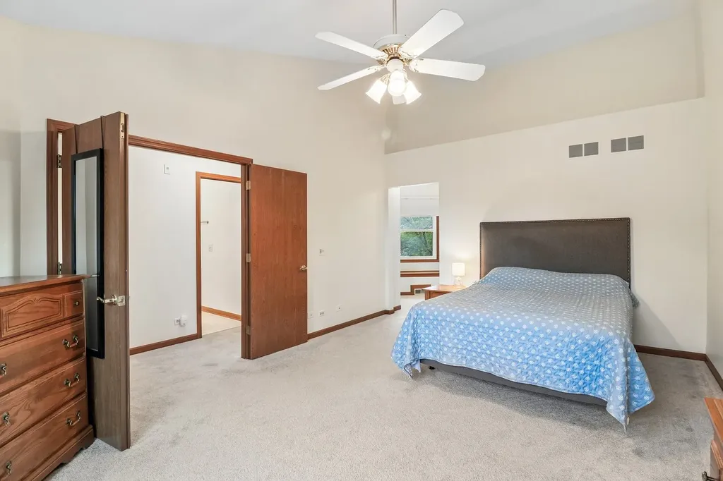 955 Heathrow Lane Naperville IL 60540