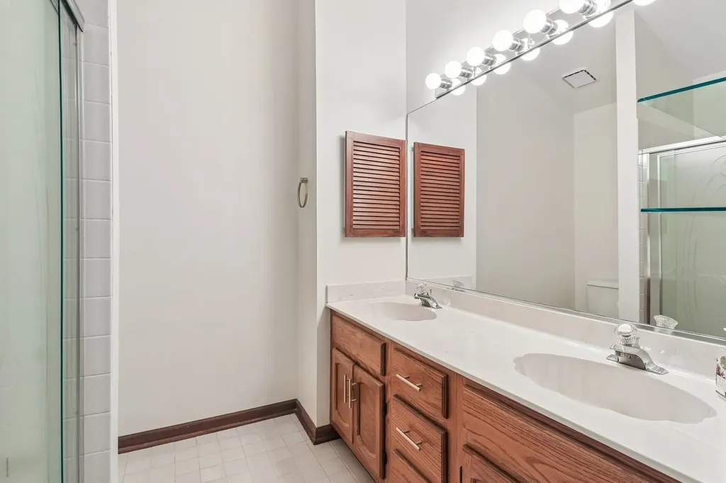 955 Heathrow Lane Naperville IL 60540