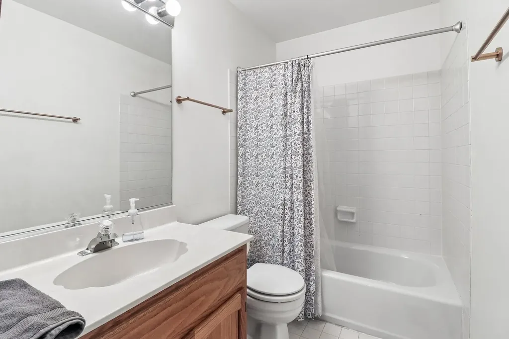 955 Heathrow Lane Naperville IL 60540