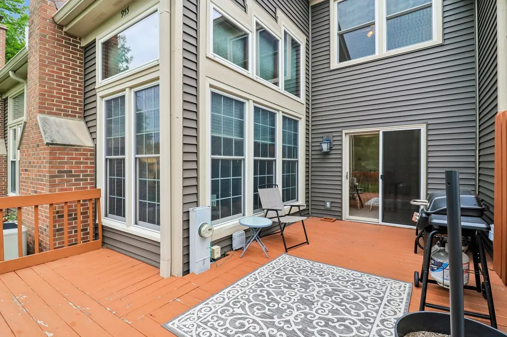 955 Heathrow Lane Naperville IL 60540