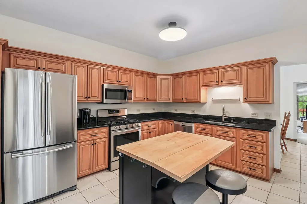 955 Heathrow Lane Naperville IL 60540