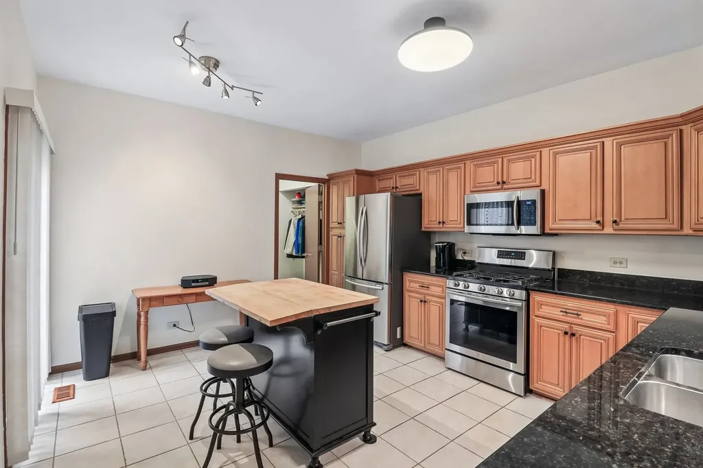 955 Heathrow Lane Naperville IL 60540