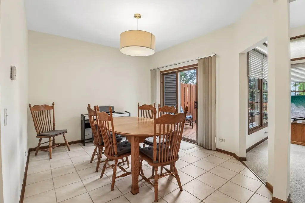955 Heathrow Lane Naperville IL 60540