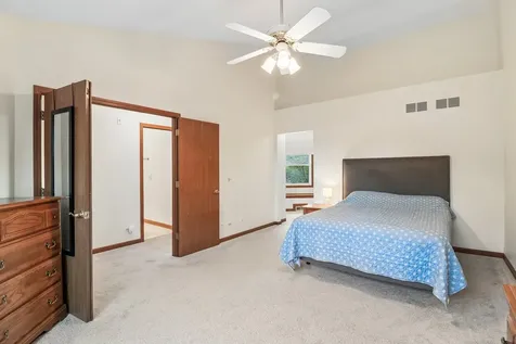 955 Heathrow Lane Naperville IL 60540