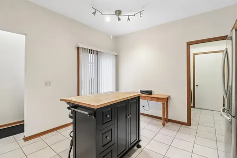 955 Heathrow Lane Naperville IL 60540