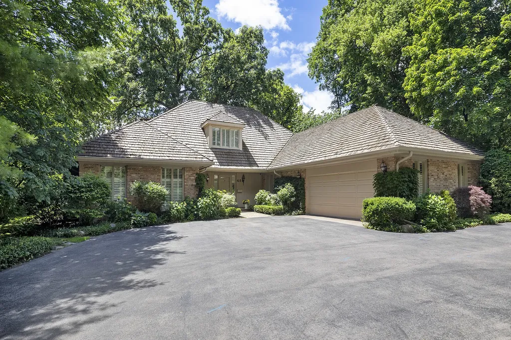 48 Indian Hill Road Winnetka IL 60093