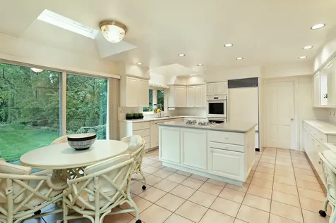 48 Indian Hill Road Winnetka IL 60093