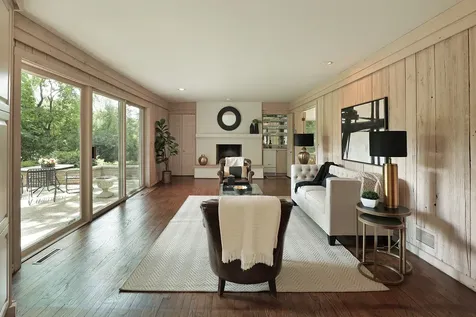 48 Indian Hill Road Winnetka IL 60093