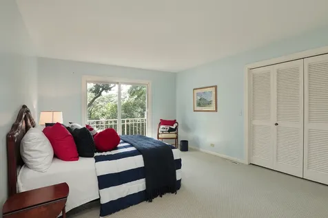 48 Indian Hill Road Winnetka IL 60093