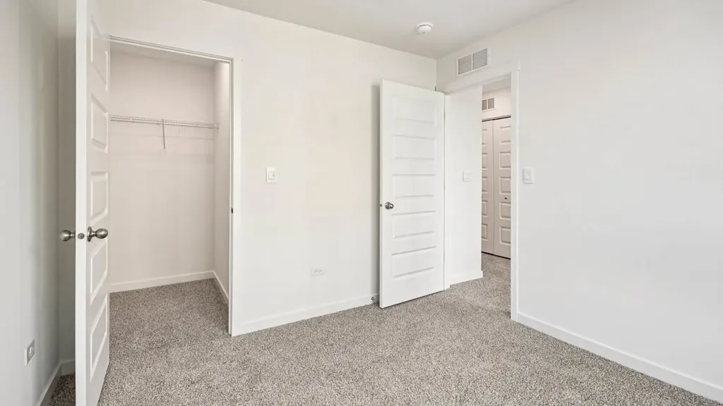 392 Summit Circle Lombard IL 60148