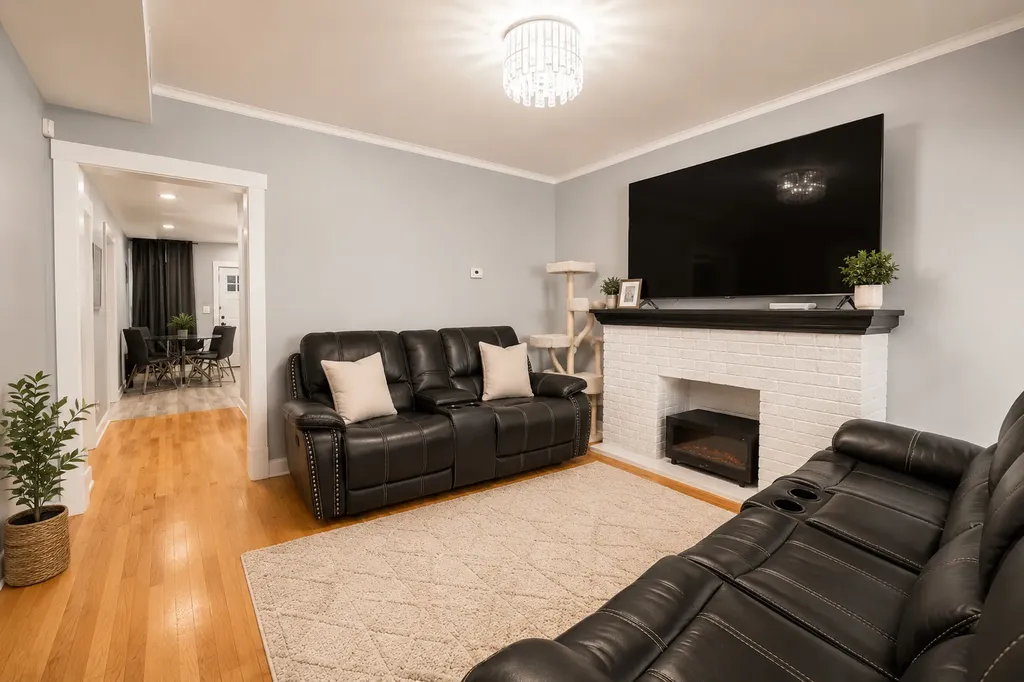 4717 North Keystone Avenue Chicago IL 60630