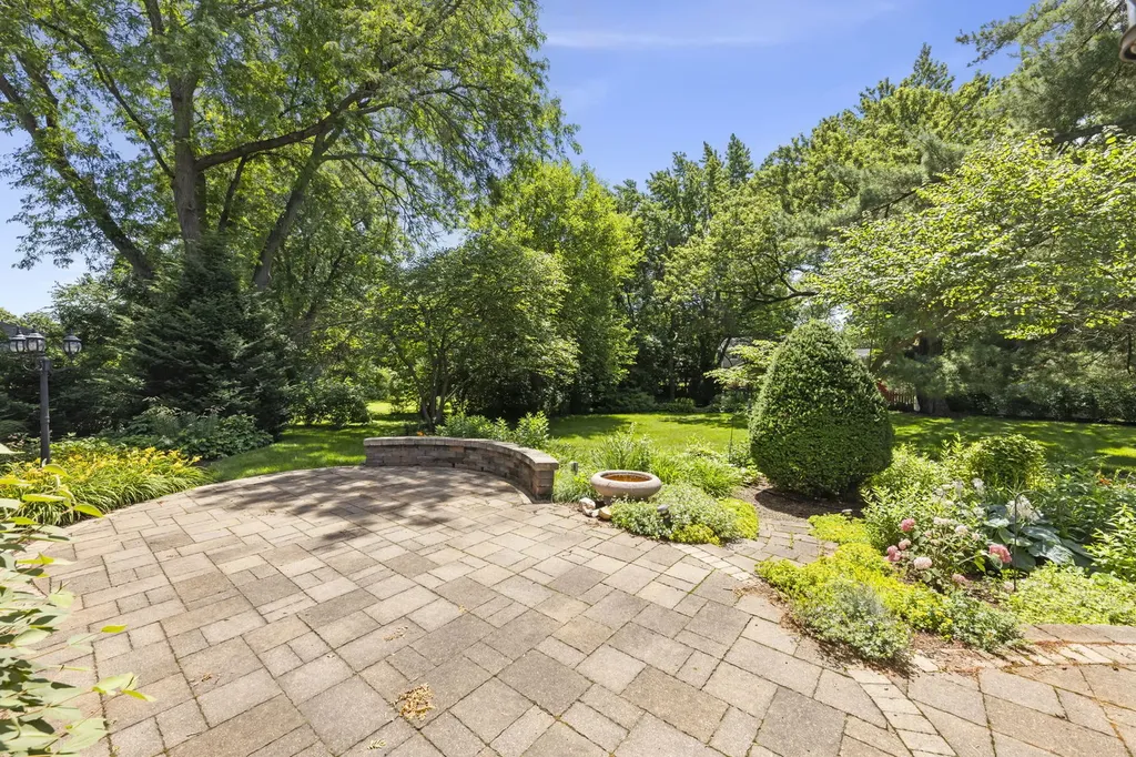 26W257 Blackhawk Drive Wheaton IL 60189