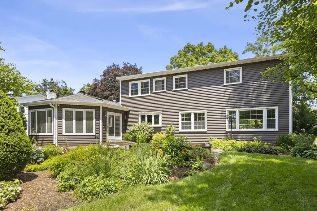 26W257 Blackhawk Drive Wheaton IL 60189