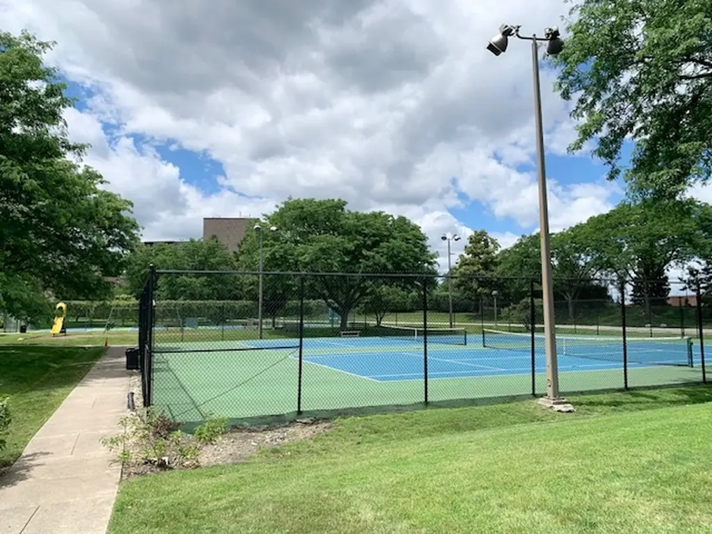 301 Lake Hinsdale Drive Willowbrook IL 60527
