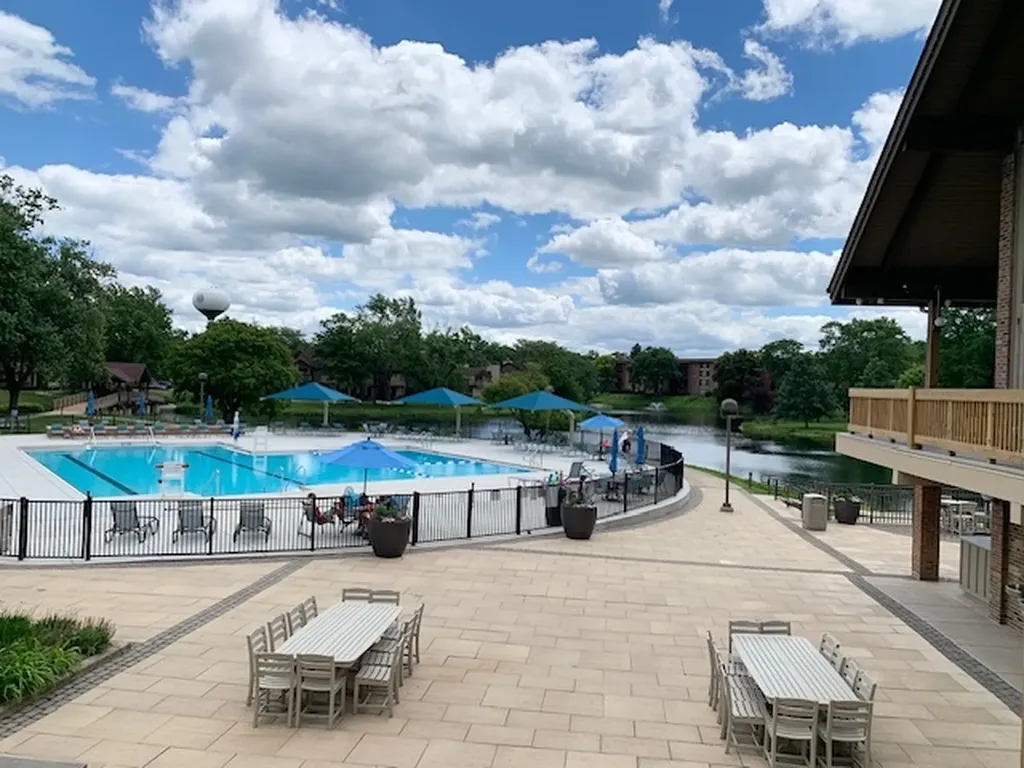 301 Lake Hinsdale Drive Willowbrook IL 60527