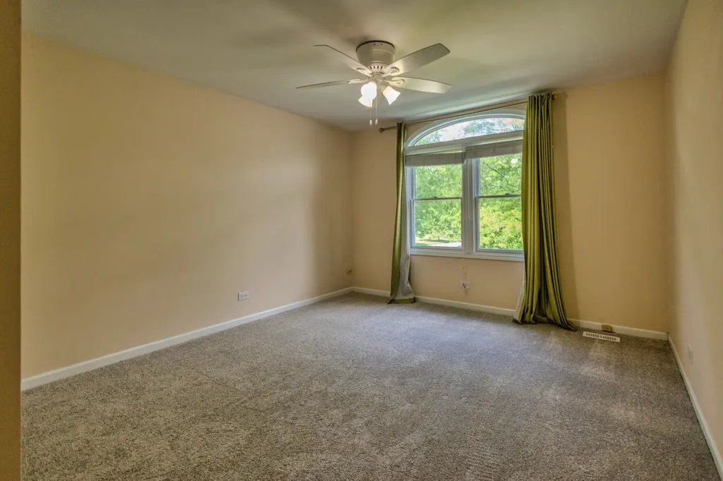 8 Steck Court Bolingbrook IL 60440