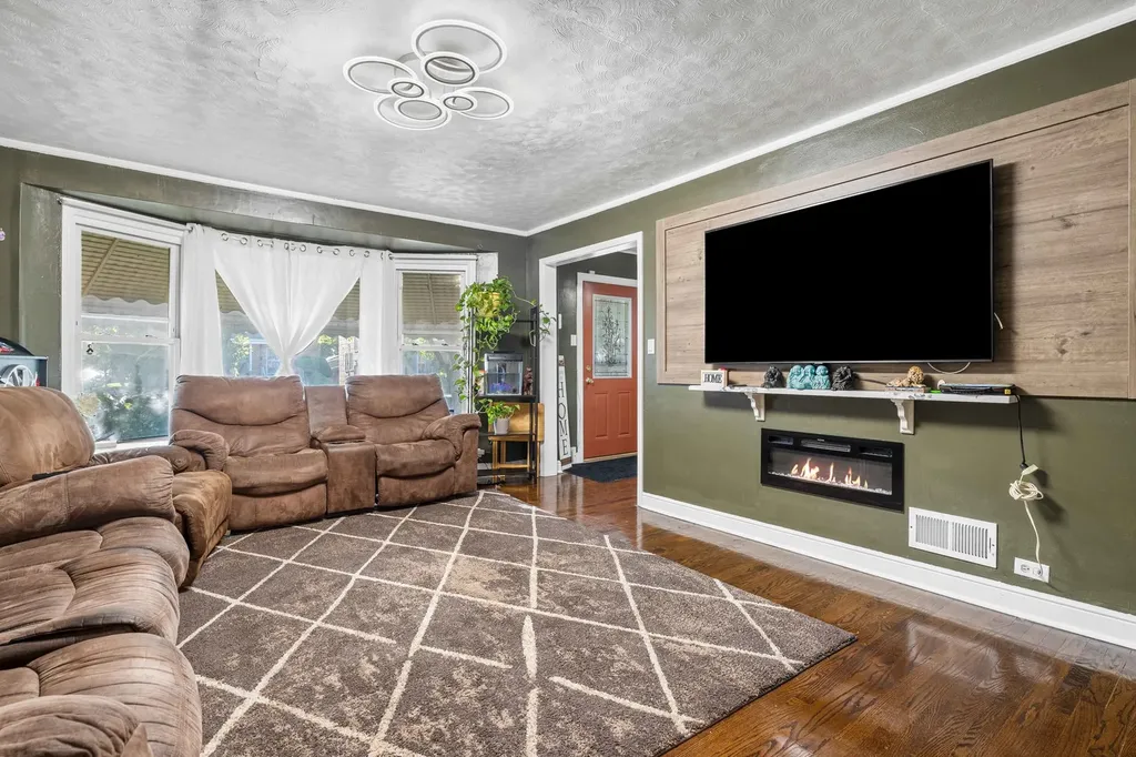 8459 South Marshfield Avenue Chicago IL 60620