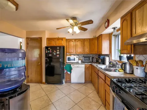 8430 West Oak Avenue Niles IL 60714
