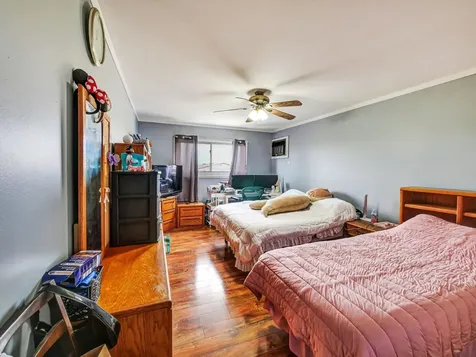 8430 West Oak Avenue Niles IL 60714
