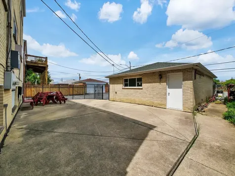 8430 West Oak Avenue Niles IL 60714