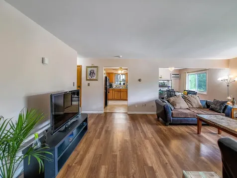 8430 West Oak Avenue Niles IL 60714