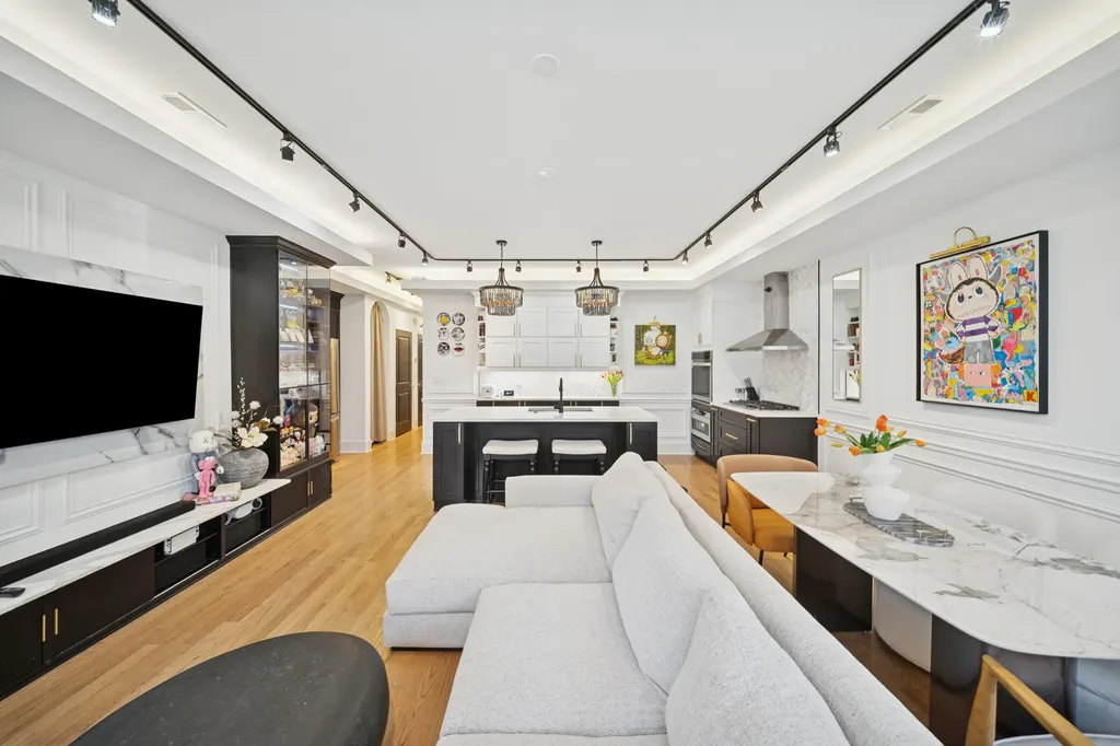 3105 South Giles Avenue Chicago IL 60616