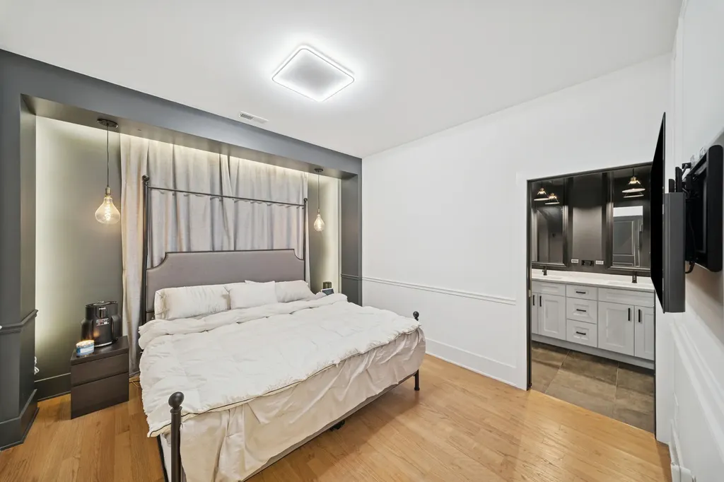 3105 South Giles Avenue Chicago IL 60616
