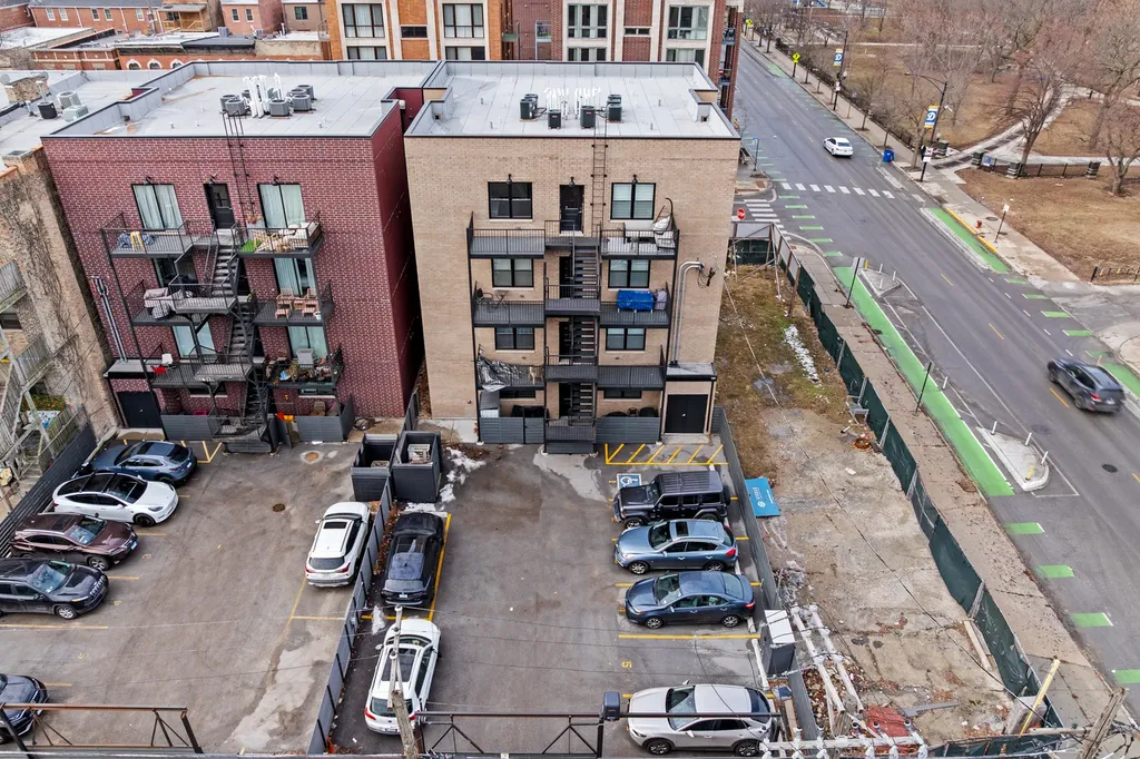 3105 South Giles Avenue Chicago IL 60616