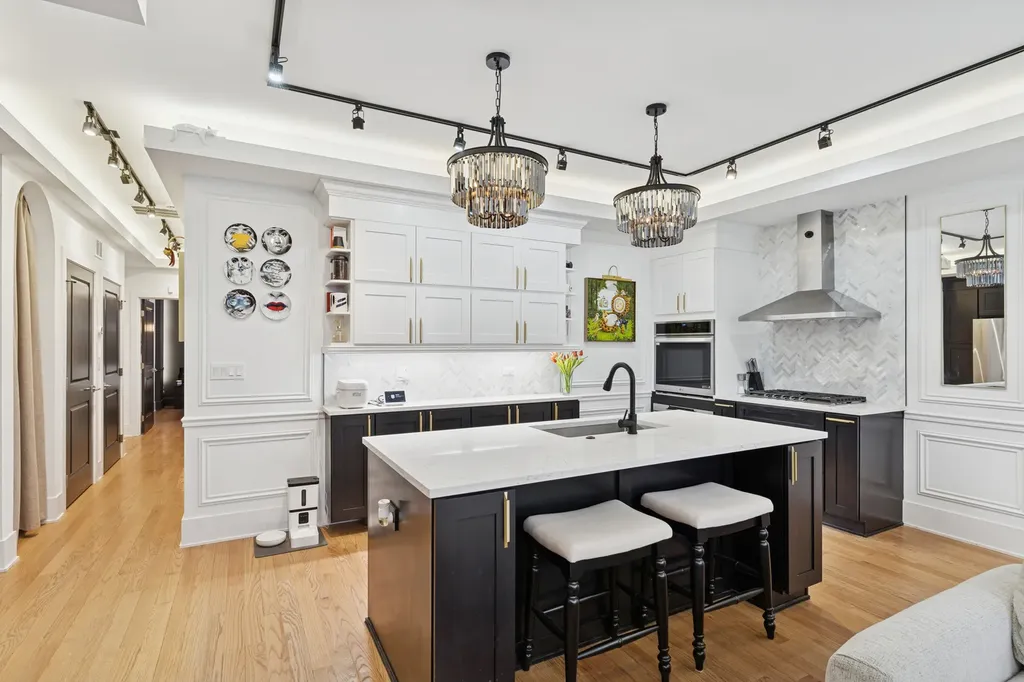 3105 South Giles Avenue Chicago IL 60616